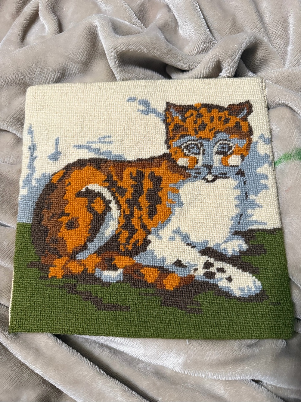 Vintage Cat Needlepoint Decor